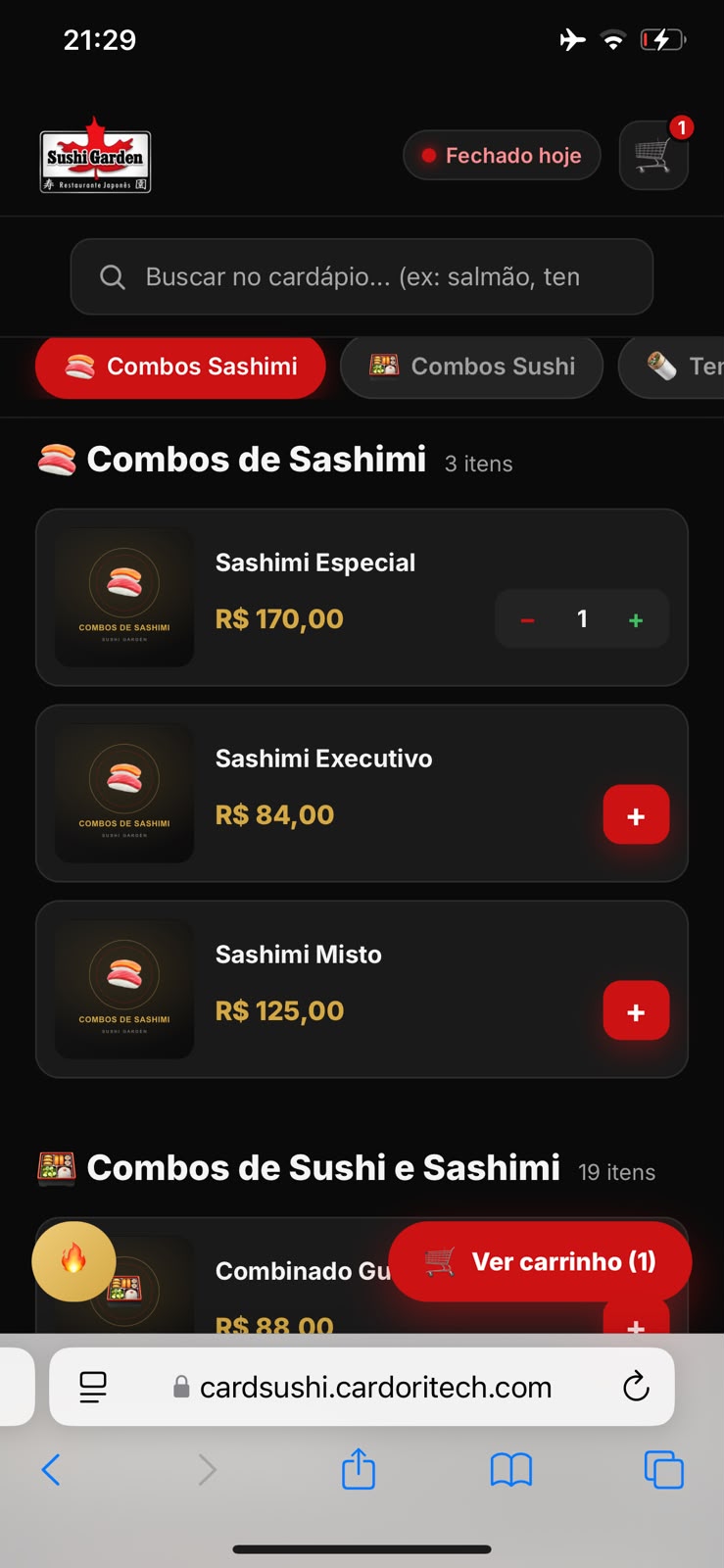 Cliente navegando pelo cardápio no celular
